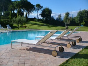 giardino con piscina a Siena 5